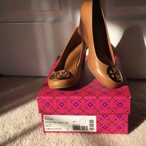 Tory Burch Sally Wedge Tan